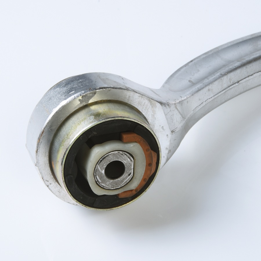 BRACO OSCILANTE DIANT. INF. TRAS. LD AUDI A4 / PASSAT ABR-96/... (GRANDE CURVO) - DLZ - ISAPA Importação & Comércio - 13835 - Unitário